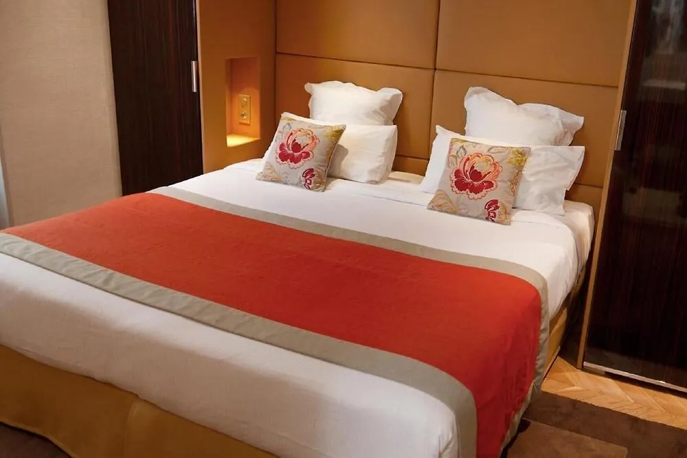 Tourisme Avenue 4* פריז